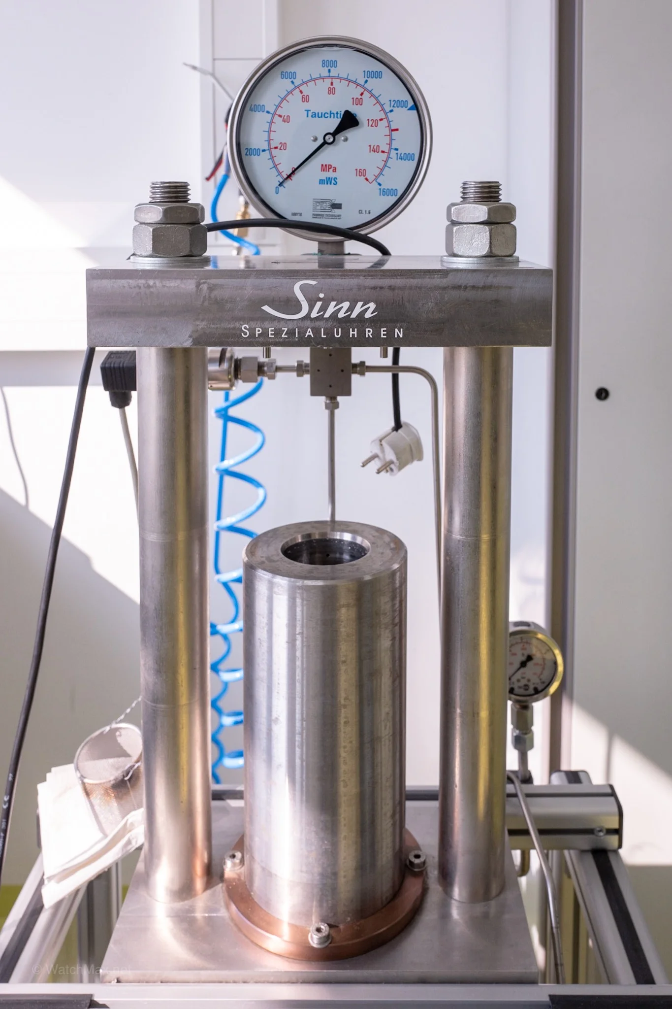 Sinn depth test equipment