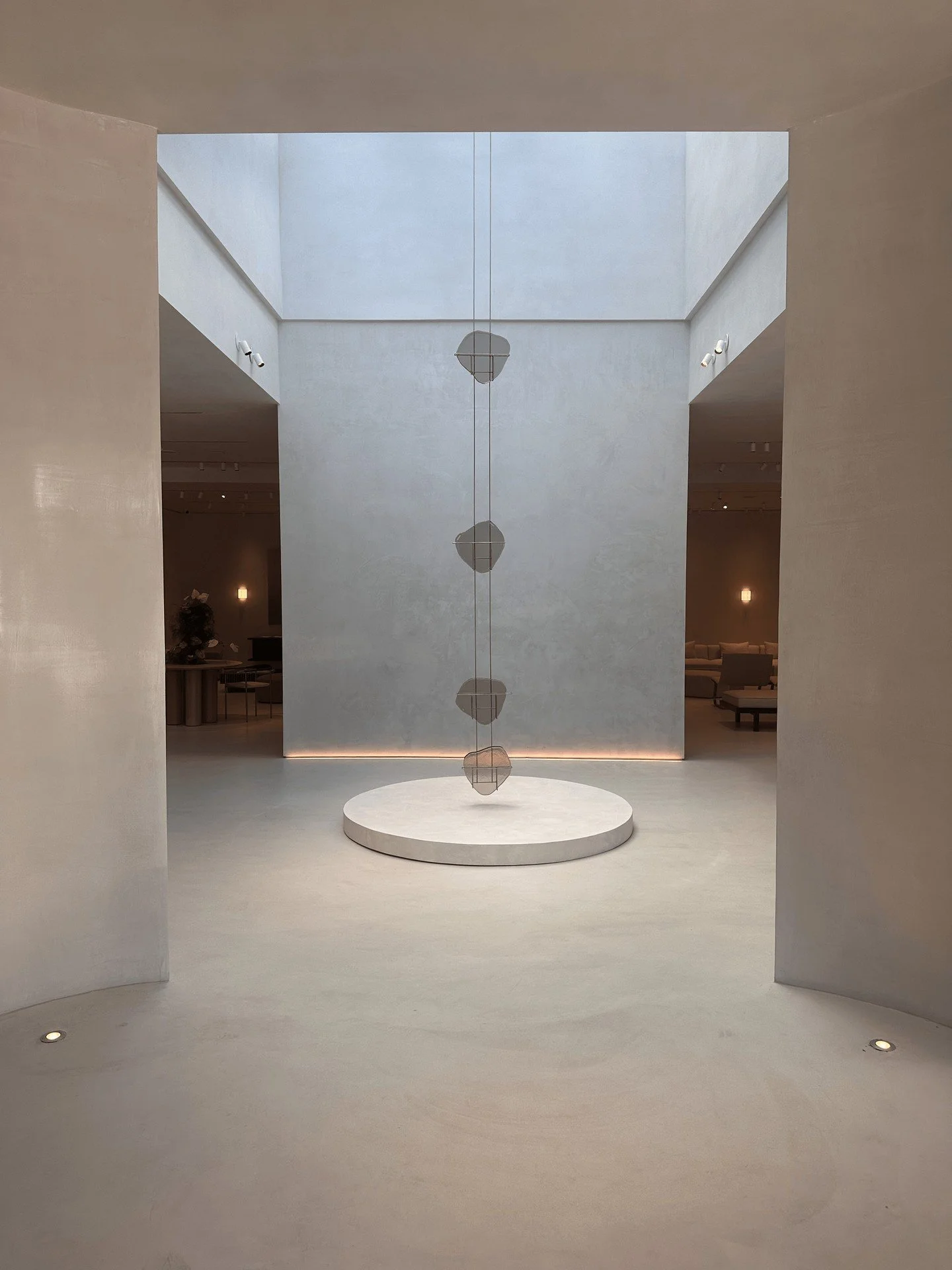 Suspended Serenity @maidenhome

@miamidesigndistrict

XO V