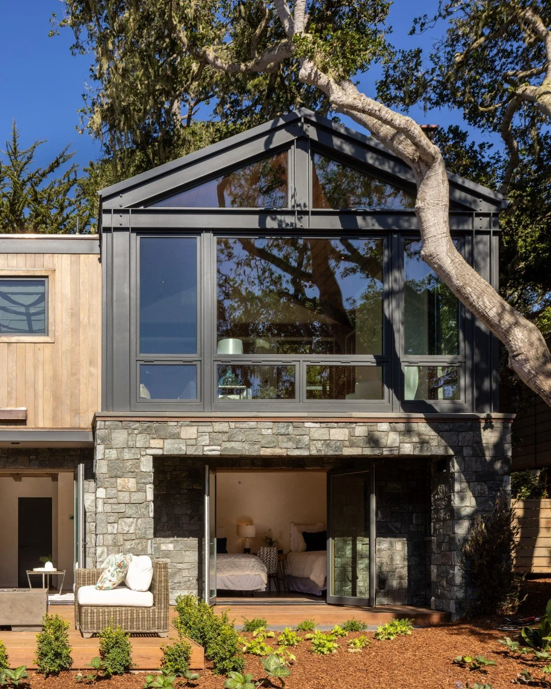 Built Into The Trees

Architect @thomasbhood
Photographer @shermanchuphotographer
Contractor @wayfinderdevelopment

XO V
