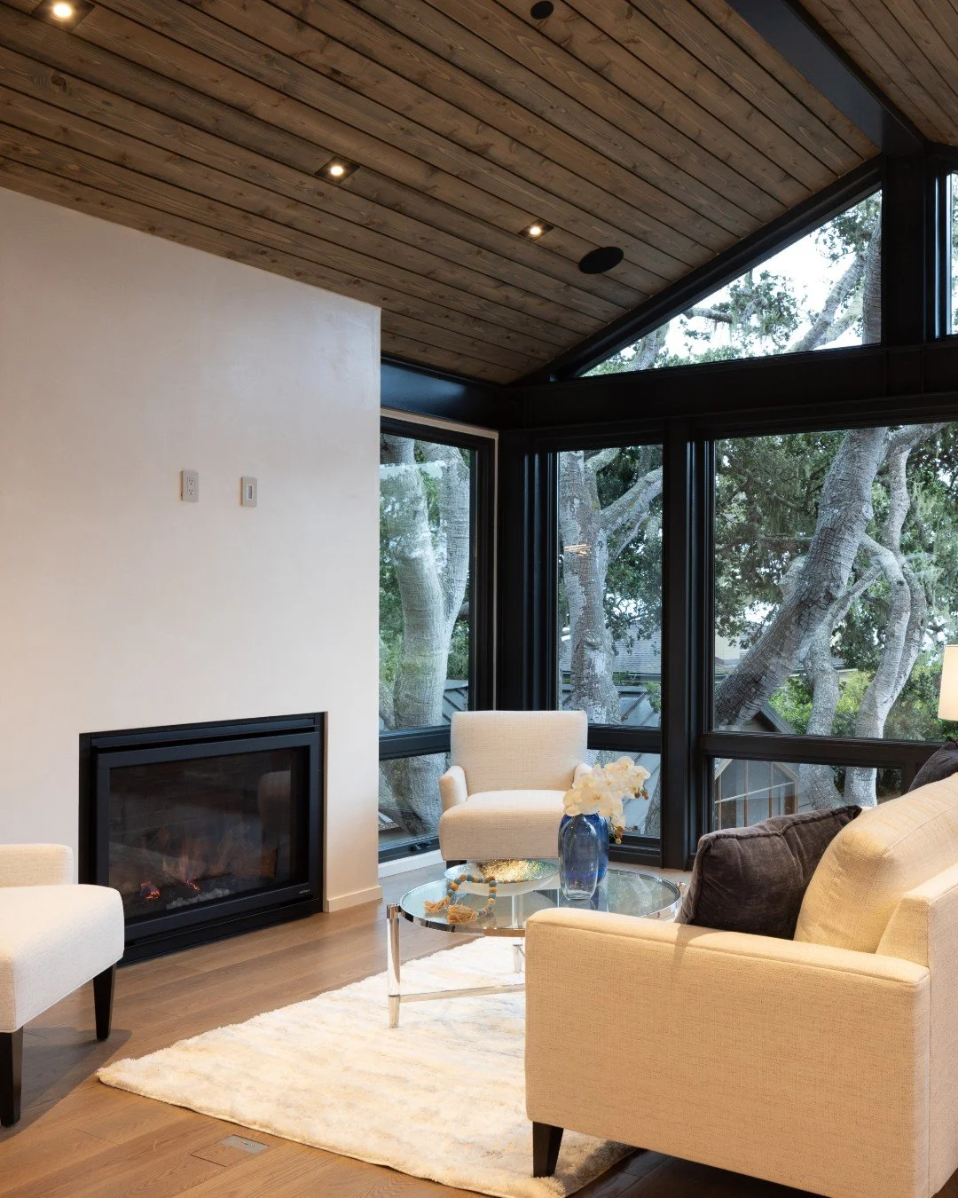 Framed In

Architect @thomasbhood
Photographer @shermanchuphotographer
Contractor @wayfinderdevelopment

XO V