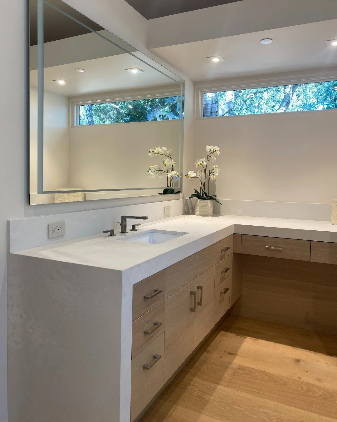 Luxury In Balance

Architect @thomasbhood 
Contractor @wayfinder.construction
Photographer @rickpharaohphoto

XO V