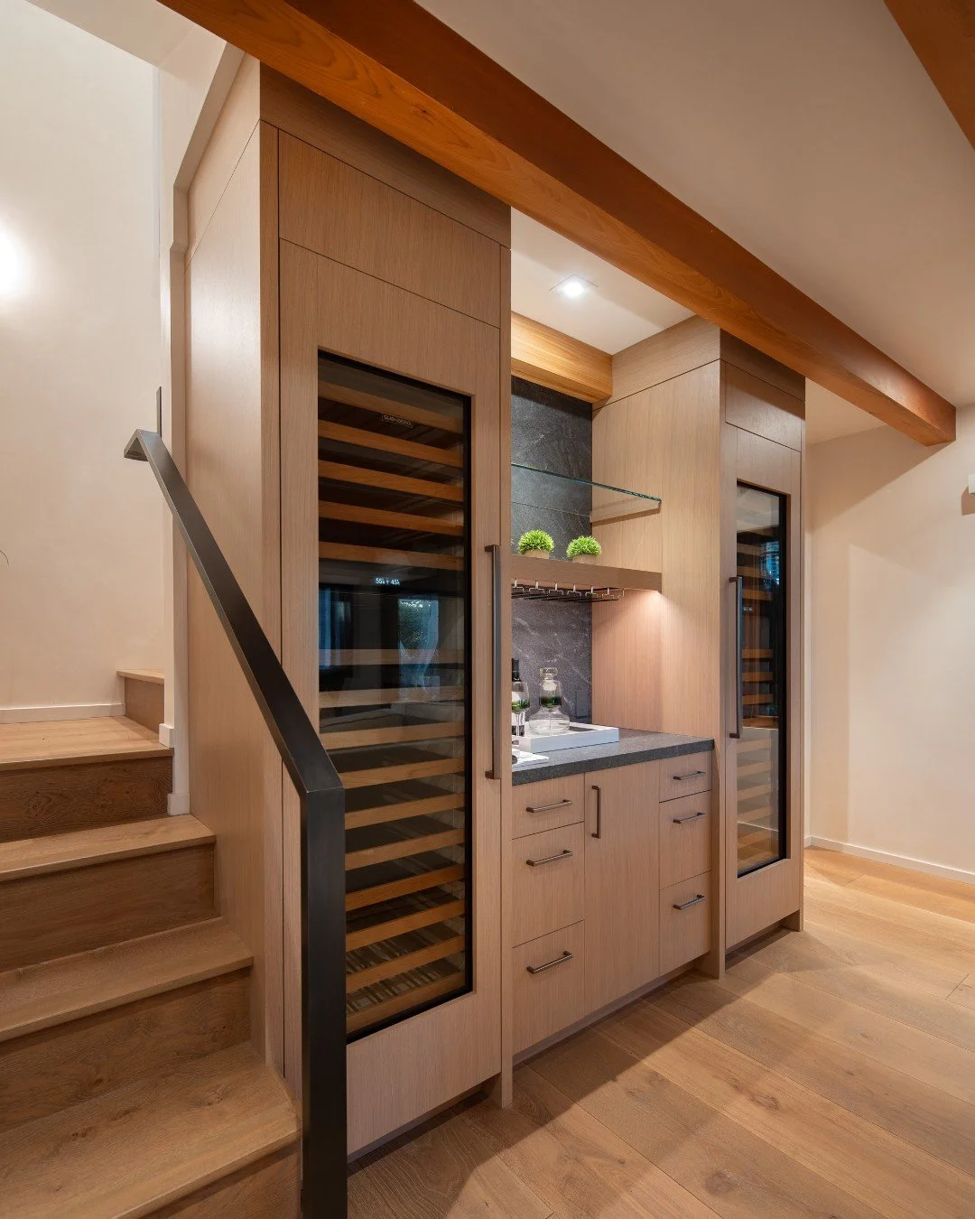 Descending to Happy Hour

Architect @thomasbhood
Contractor @wayfinderdevelopment
Photography @ifvimages

XO V