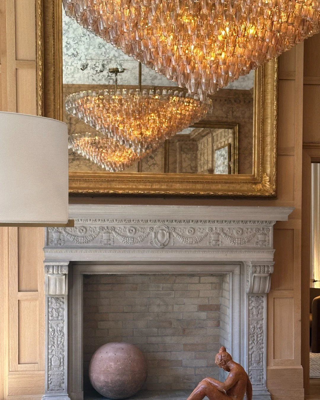 Chandelier Moment

XO V