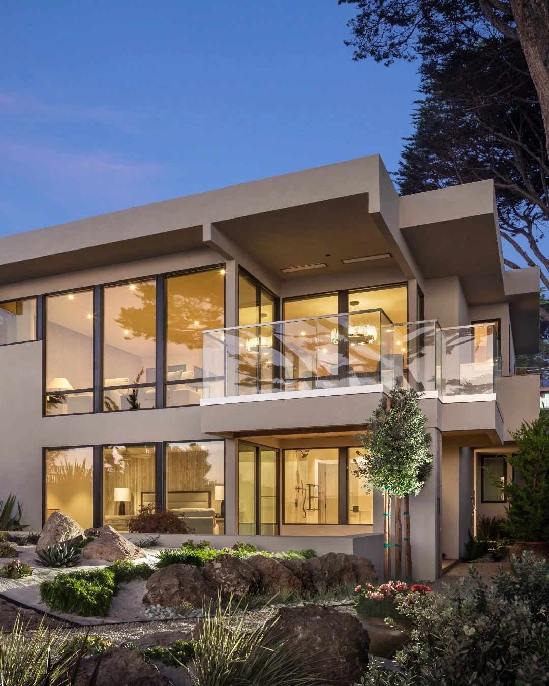 Twilight Luxe

Architect @sampitnick
Contractor @mcnickleconstruction
Photography @rickpharaohphoto

XO V