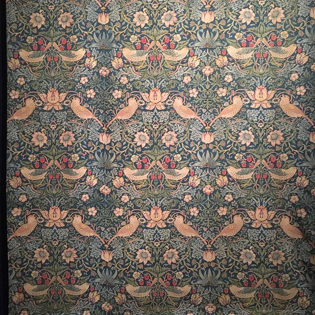 William Morris&rsquo;s stunning tapestries at the Love and Desire Exhibition NGA. Continuing to inspire artists and craftspeople. #barefootandbespoke  #oneofakindapartments #nga #visitcanberra