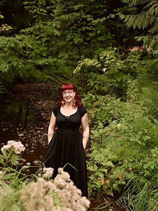👋 Hi, I&rsquo;m Shannon,  artist, nature-lover, and forever curious explorer.

I live on a wild and wonderful 4.5-acre property in the Pacific Northwest where I create mixed media encaustic paintings and installations using organic and ephemeral mat