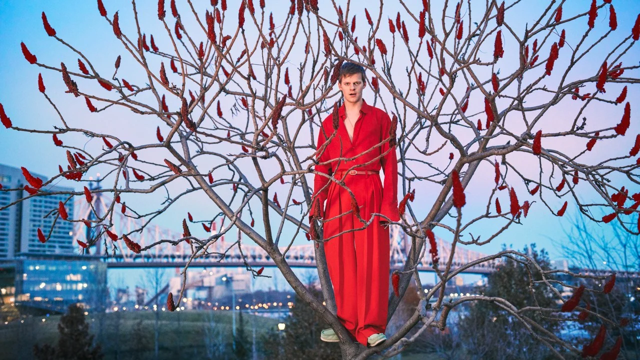 lucas-hedges-gq-march-2019-08.jpg
