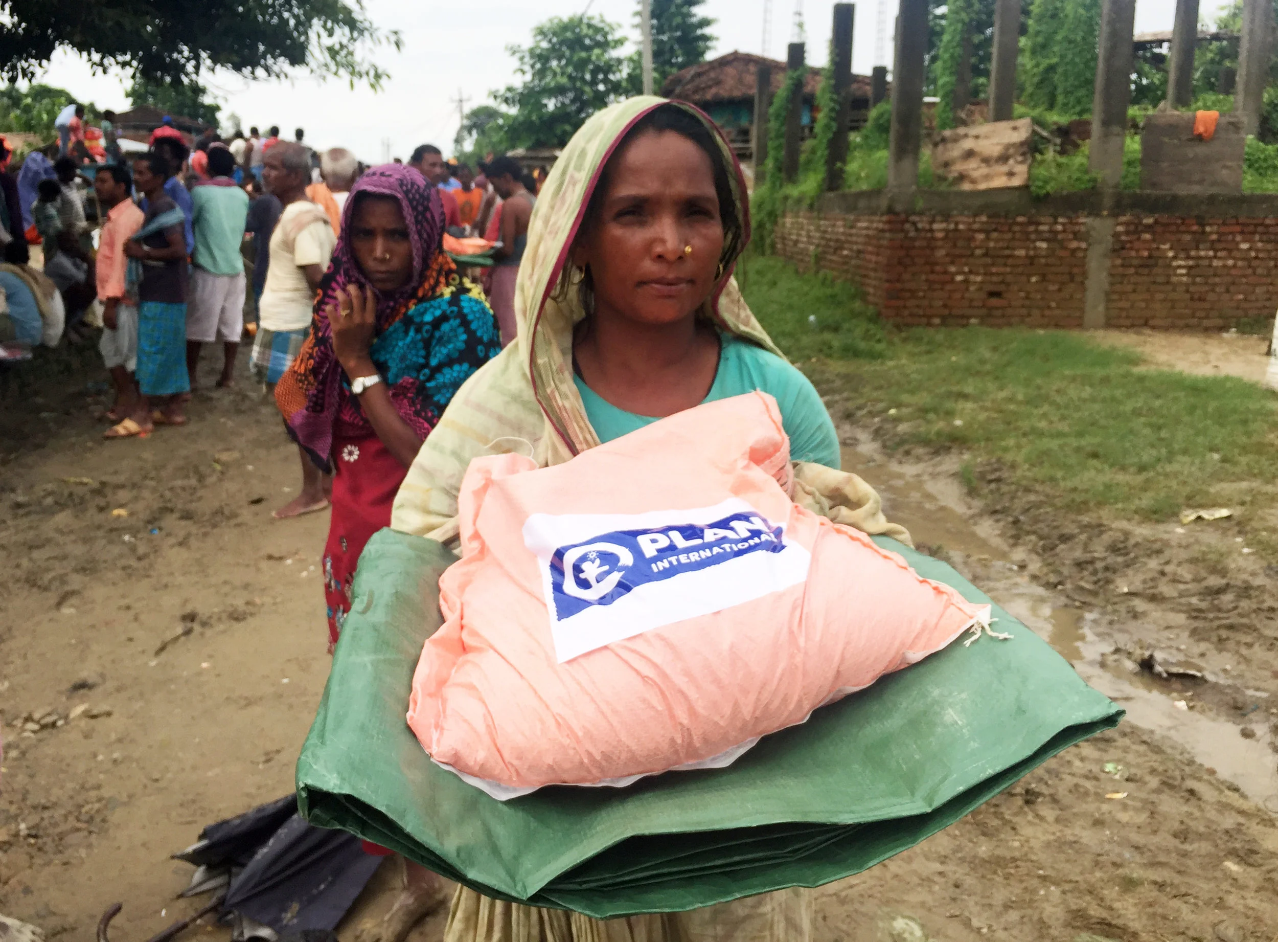 Basic non-food items were included in distributions to flood-impacted communities as part of the Plan International Australia project © Plan International Australia