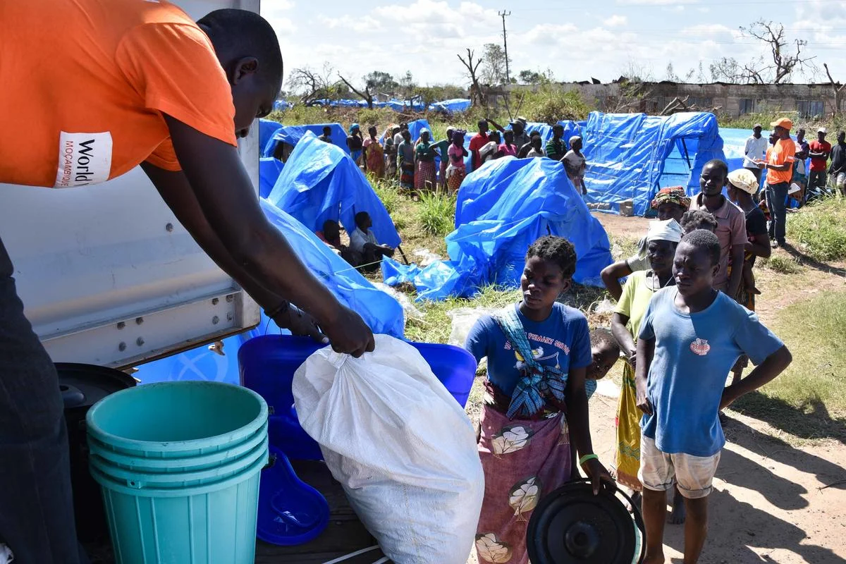 Above: These photos were taken about an hour's drive outside Beira in Nhamatanda district where World Vision distributed non-food items to 500 families. Kits included a rope, two tarpaulins, a 120 litre bucket, one plastic latrine cover, 3 mosquito nets and two five litre buckets. Photo credit: World Vision Australia.