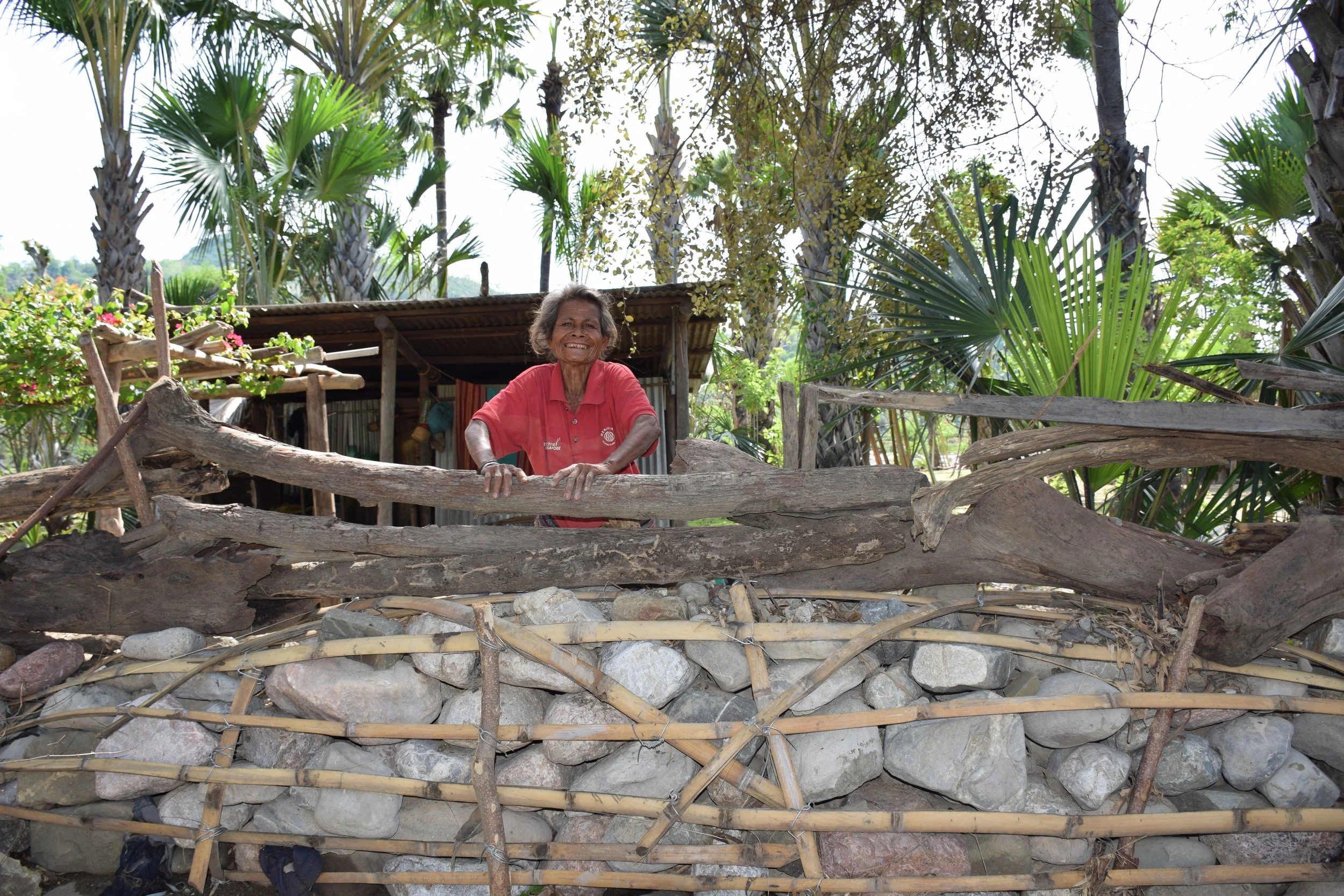 Low-tech, cheap, but effective: protecting Terejinha’s home from a swelling river