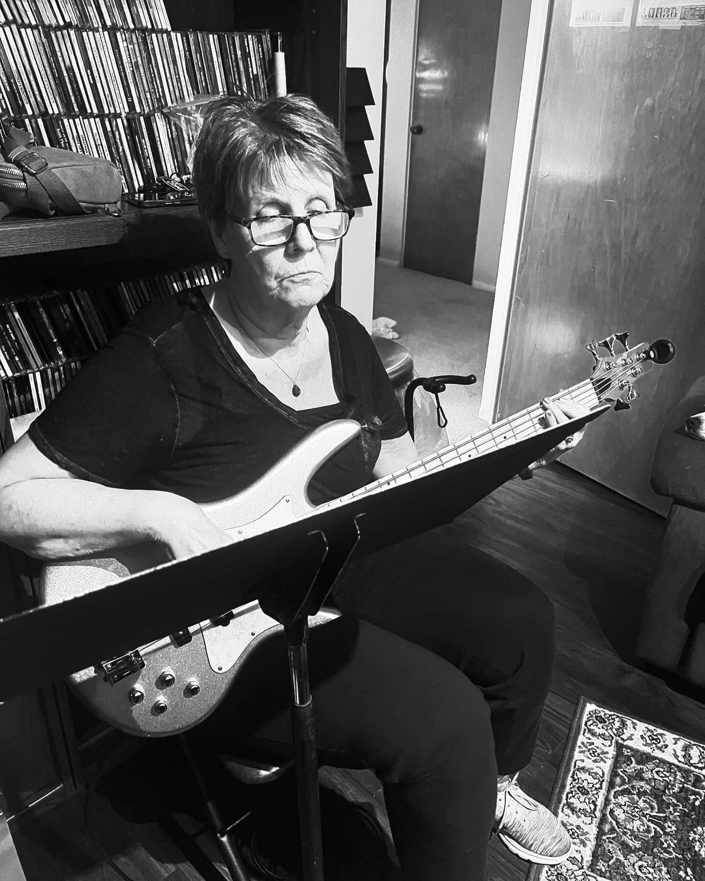 Ginger Lester Pitchers - Bass Guitar