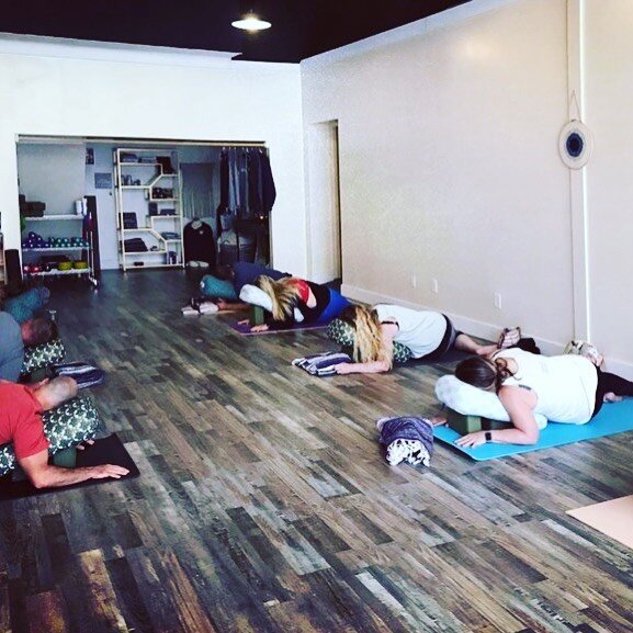 from @smokymtnyoga
&bull;
Sometimes being completely still can be more challenging than pushing through a work-out. The work-in becomes the hard part as we encounter our inner narratives, feelings and beliefs. Full house in #restorativeyoga last nigh