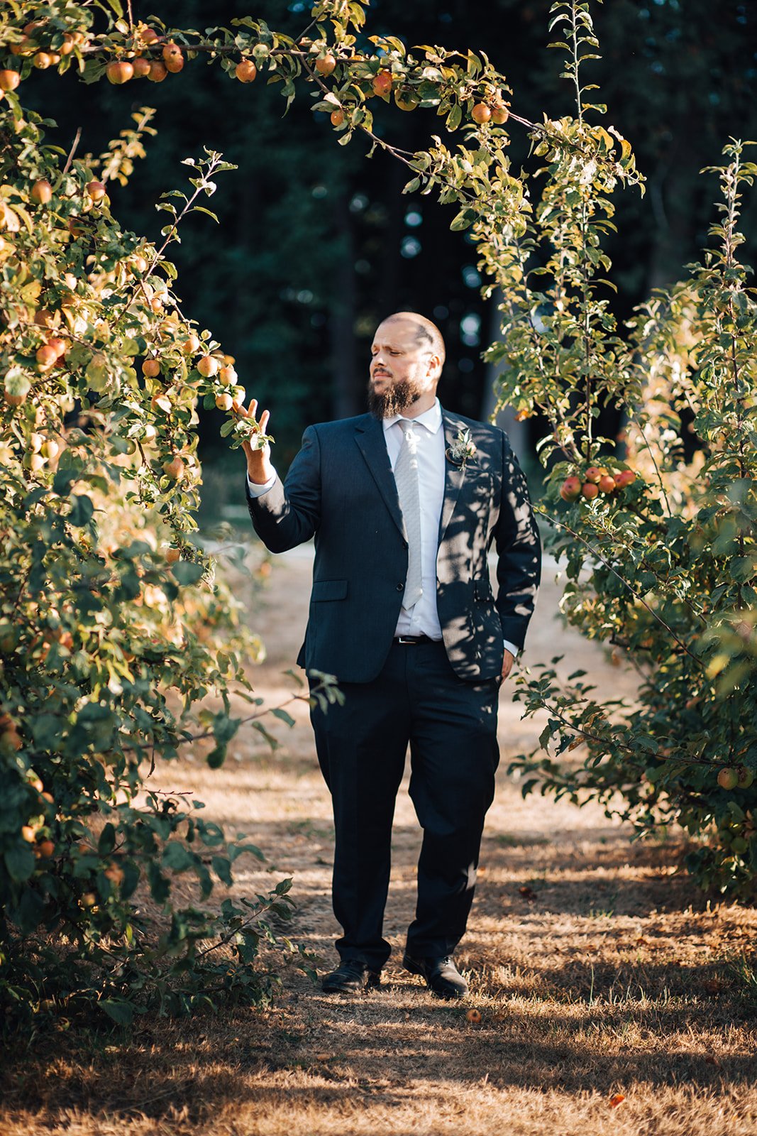 photographer bride groom.jpg