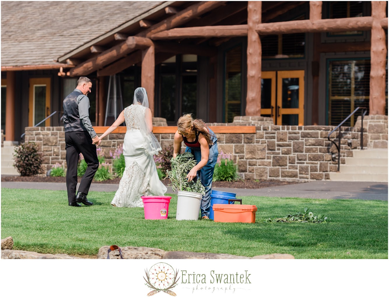 Emily Miller, Floral Designer. Photo by: www.ericaswantekphotography.com Erica Swantek - amazing photos and amazing person! Your Local Bend, Oregon Bespoke Florist.