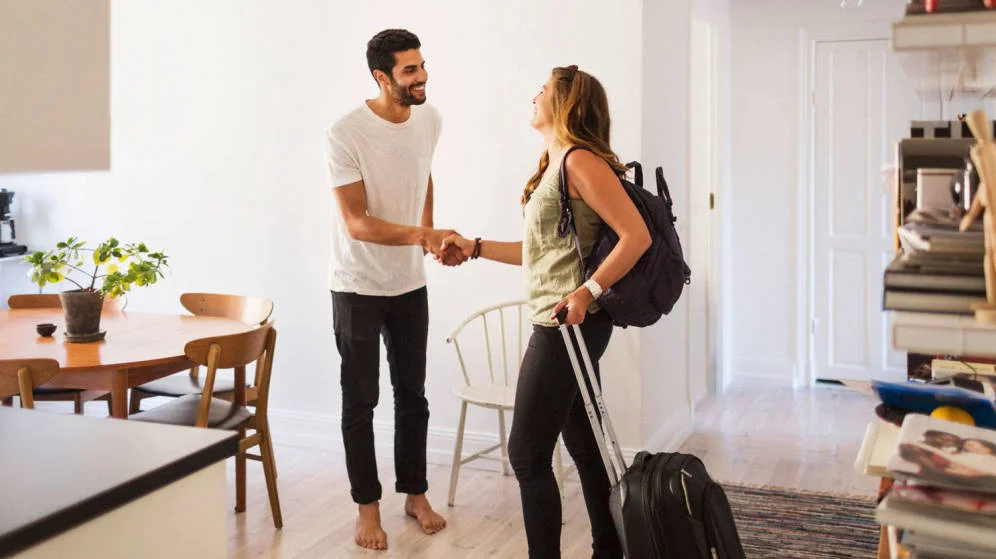 sin-loft-y-sin-2-400-euros-airbnb-se-convierte-en-nuevo-foco-de-estafas.jpg