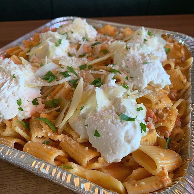 Family size Rigatoni Bolognese for the win!!!
......
#avonct #simsbury #simsburyct #cantonct #ctfood #ctfoodie #ctfoodlovers #ctfoodblogger #pasta #rigatoni #bolognese #ricotta