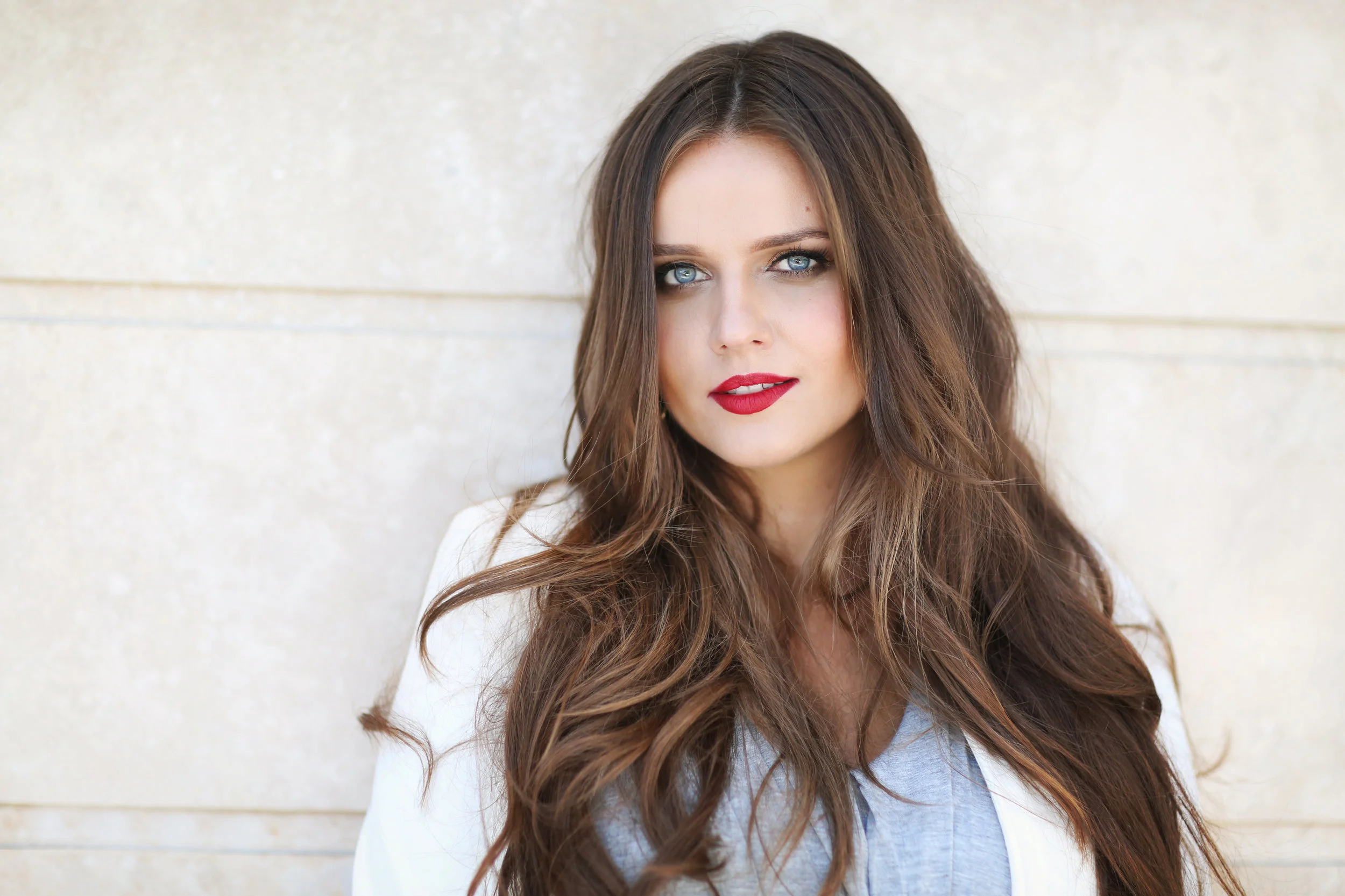 Photo of fashion blogger Irina Bond from Orange County fashion Blogger.