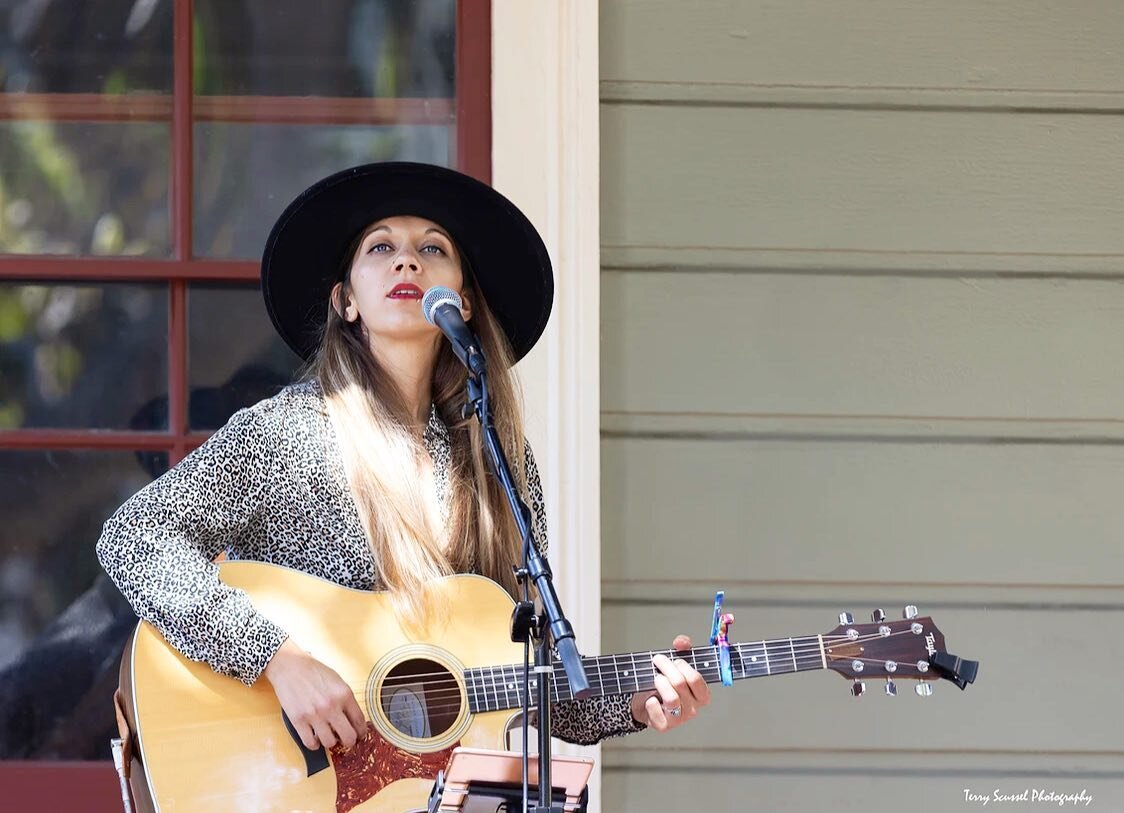 Throwback to @srporchfest! 🫶

Upcoming shows:

10/6- @railroad_square 5-7 pm Santa Rosa
10/7- @headwestmarketplace 1-3 pm Sebastopol
  @menglerwine 4:30-7:30 pm Windsor

Staying local this weekend! Where will I see you? 👀 

📷: @terryscusselphotogr