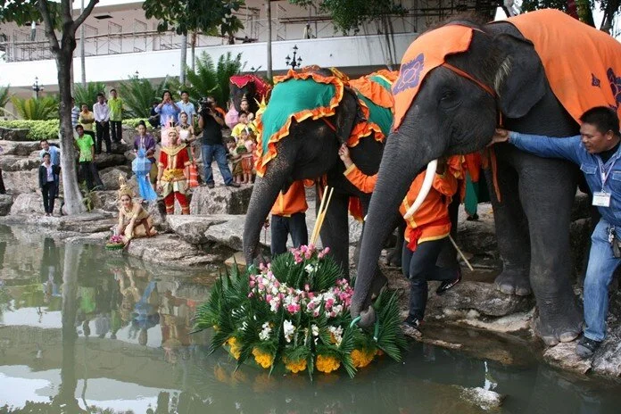 1364-n-Loy-Krathong-announce.jpg
