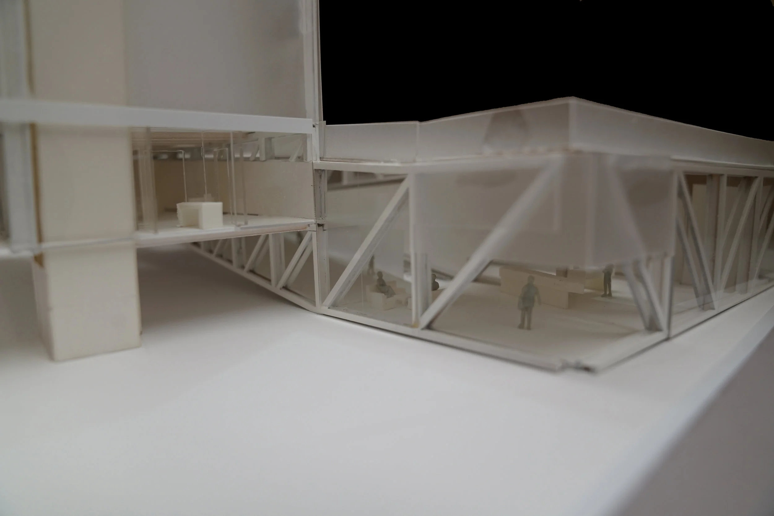  Cutting the ribbon short and folding it vertically to create a landmark moment, along with a plaza by the main entrance. 