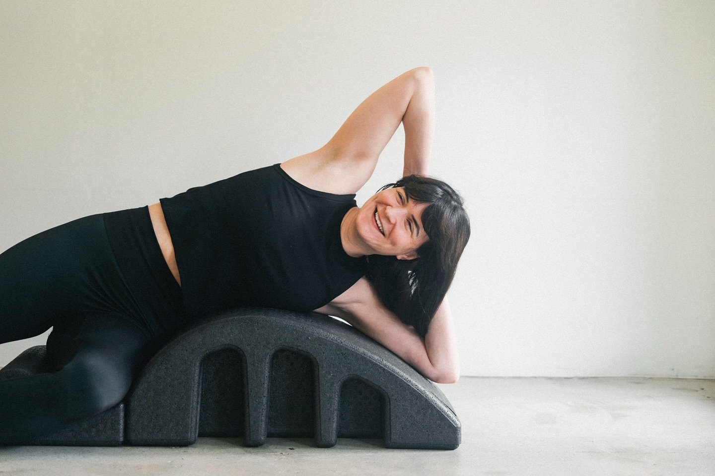 Boykin loves the spine corrector, and maybe you do, too!? Take a class with us this week 🙌🏼 link in bio to book 〰️