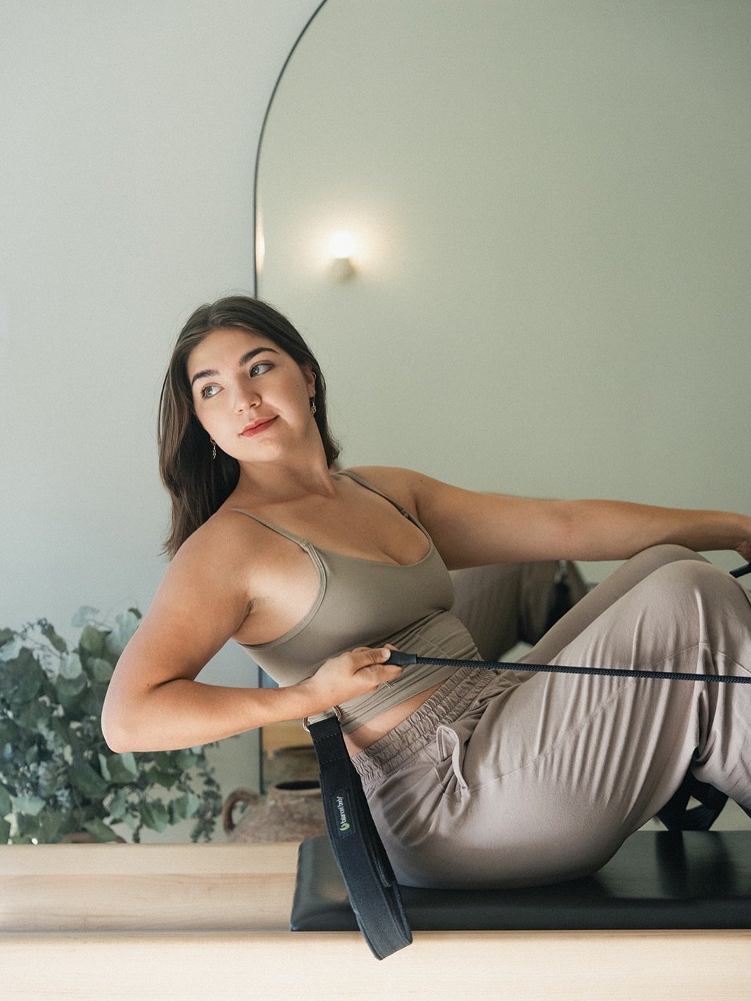 Monday afternoons with @amelia.semaan 🌻 Join Amelia for Equipment at 4:30 or 5:30pm

Link in bio to sign up 〰️