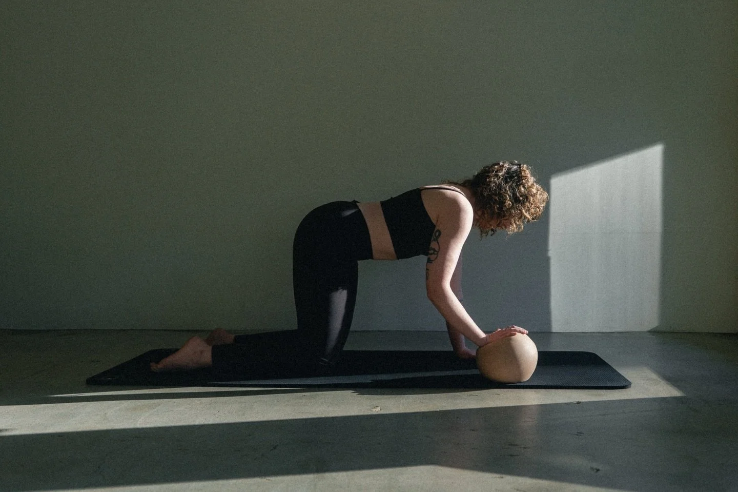 The first Mindful Mat class of 2026 〰️ join @kitwarchol on Sunday at 10AM

Swipe through for one of our favorite variations of the pilates push-up with the ball ☀️ link in bio to book