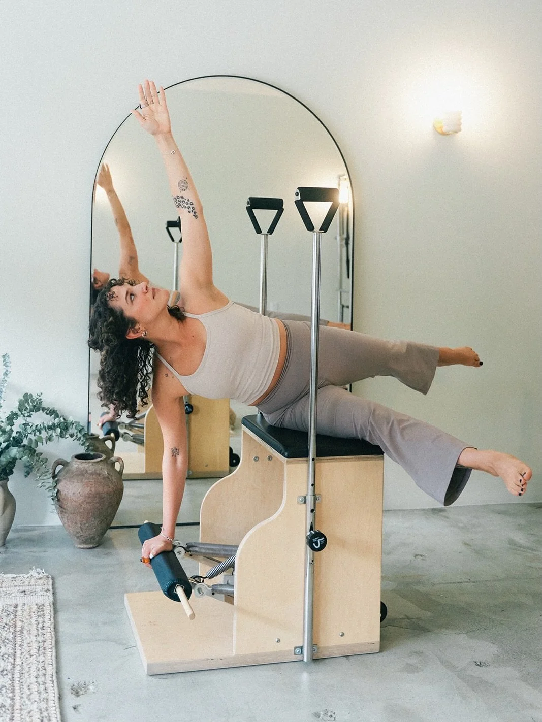 A Monday class change 🌻 the 7AM class is now EQUIPMENT with @isacakes._

So, for the daily 7AM classes, it&rsquo;s Equipment Monday through Thursday &amp; Mindful Mat on Fridays. See all of you early birds soon 🌞

Link in bio to book 〰️