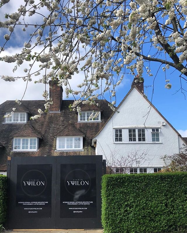New week at our Hampstead Garden Suburb project and our contractors are working hard with all government safety measures in places 🤙🏽👊🏽 Thanks @cre84you for the fantastic hoarding signage .
.
.
.

#studioypsilon #studioypsilontoday #Mayfair #lond