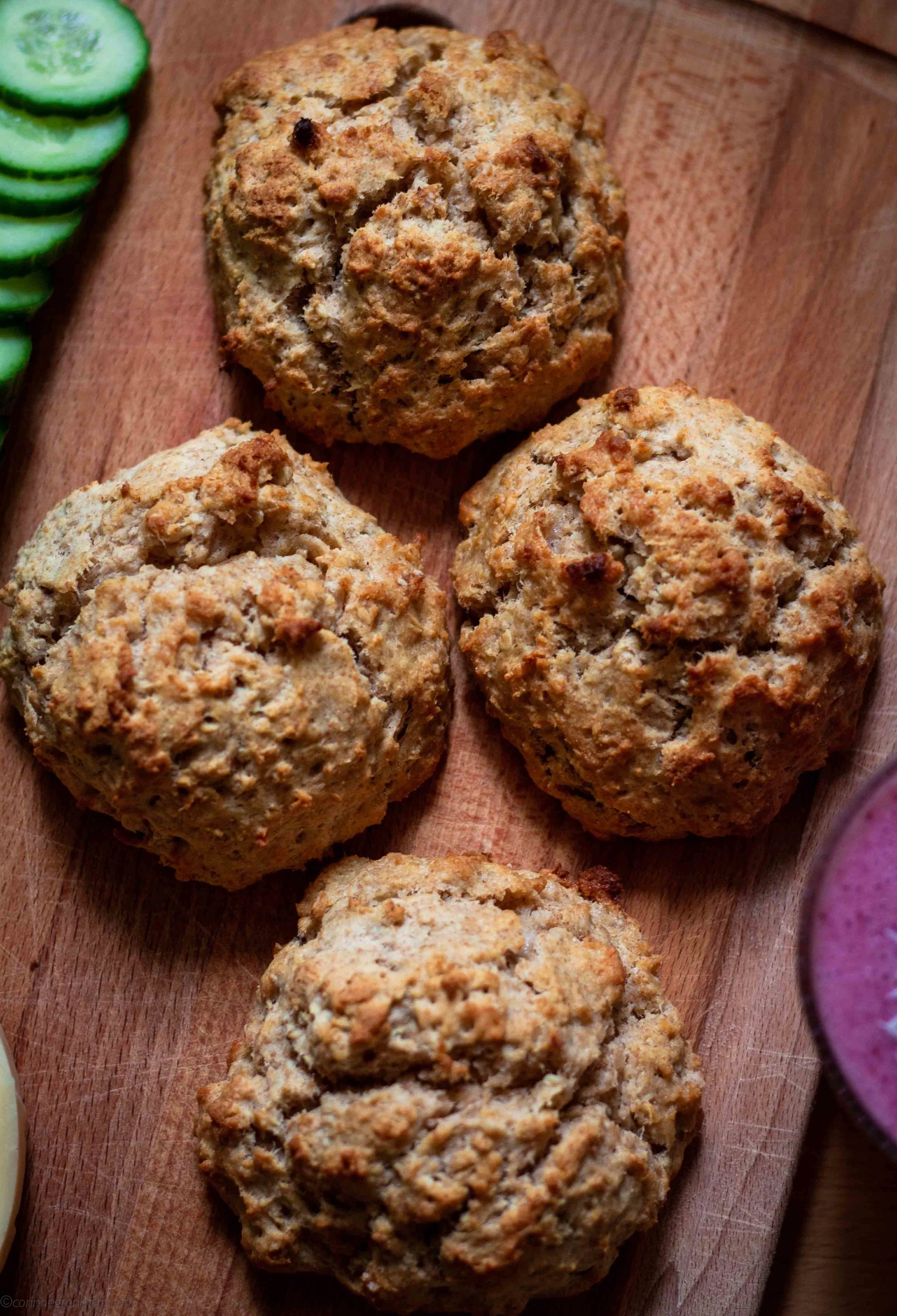 Scones som innehåller havregryn och grahamsmjöl och som är lättlagade