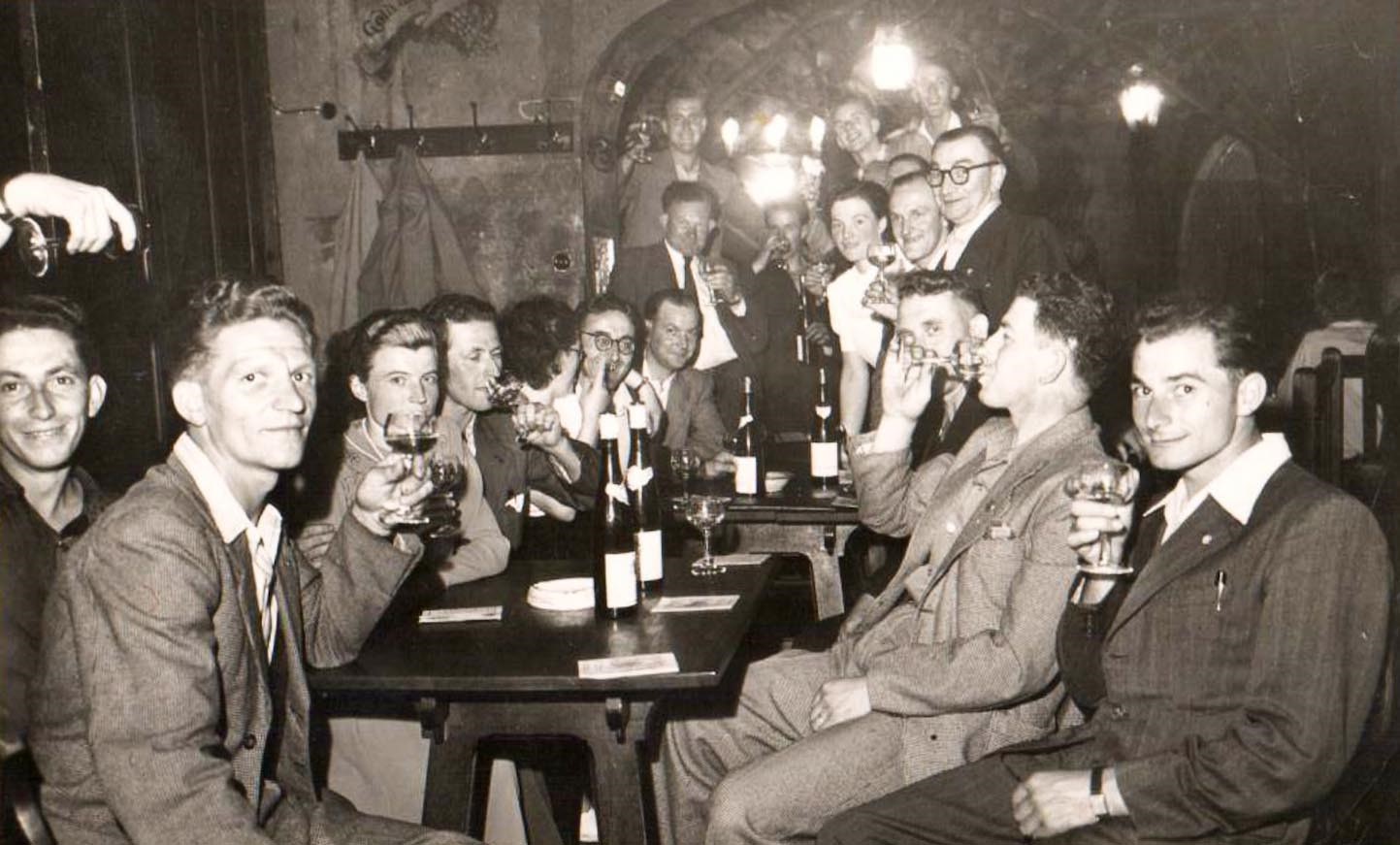Weinpröbeln beim Ausflug 1950 nach Koblenz