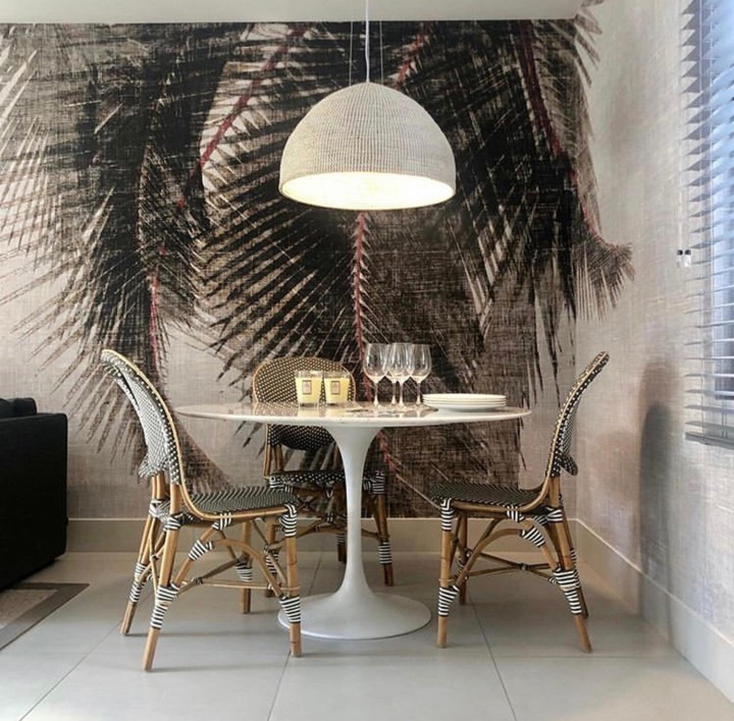 Amazing wallpaper by @elitisfrance 🌴 - The full range of Elitis products is available to order at our showroom.
.
#elitisfrance #wallpaper #interiordesign #interior #design #style #palms #repost 📸: @elitisfrance