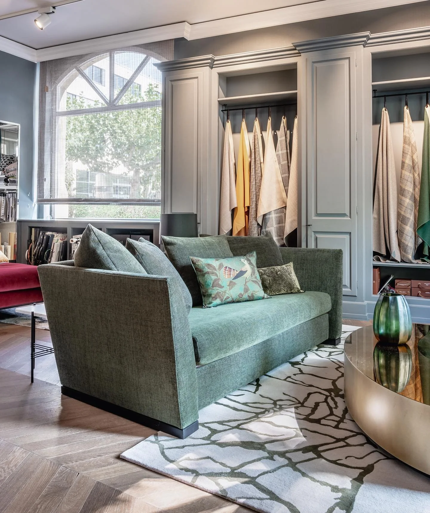 @flexformspa sofa for sale at our showroom in Frankfurt.
Carpet: @therugcompany
.
#interior #flexform #interiordesign #style #home #homedeco #frankfurt #sofa #livingroom #design