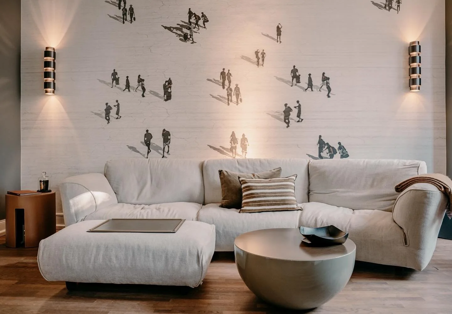 In our showroom we present selected highlights of our brands - here you can see the Edra Sofa Grande Soffice.

#interiors #interiordesign #ewdesign #design #edra