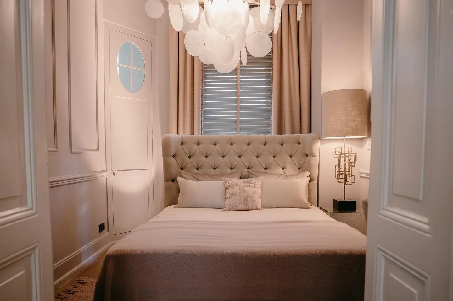 Contemporary and versatile - Beds by @meridiani.livinginteriors. Visit our showroom to have a look at this beautiful piece and the rest of our current selection!

#interiordesigners #meridiani #designinterior #designers