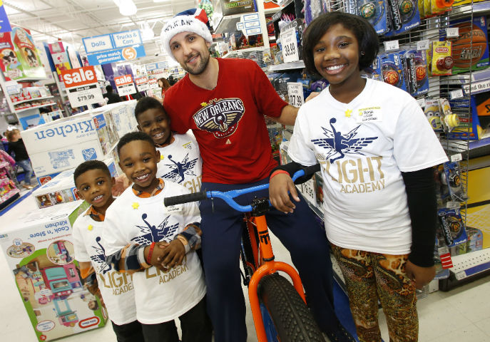 Pelicans Shopping 5.jpg