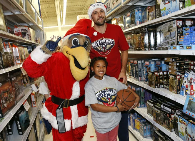 Pelicans Shopping 1.jpg