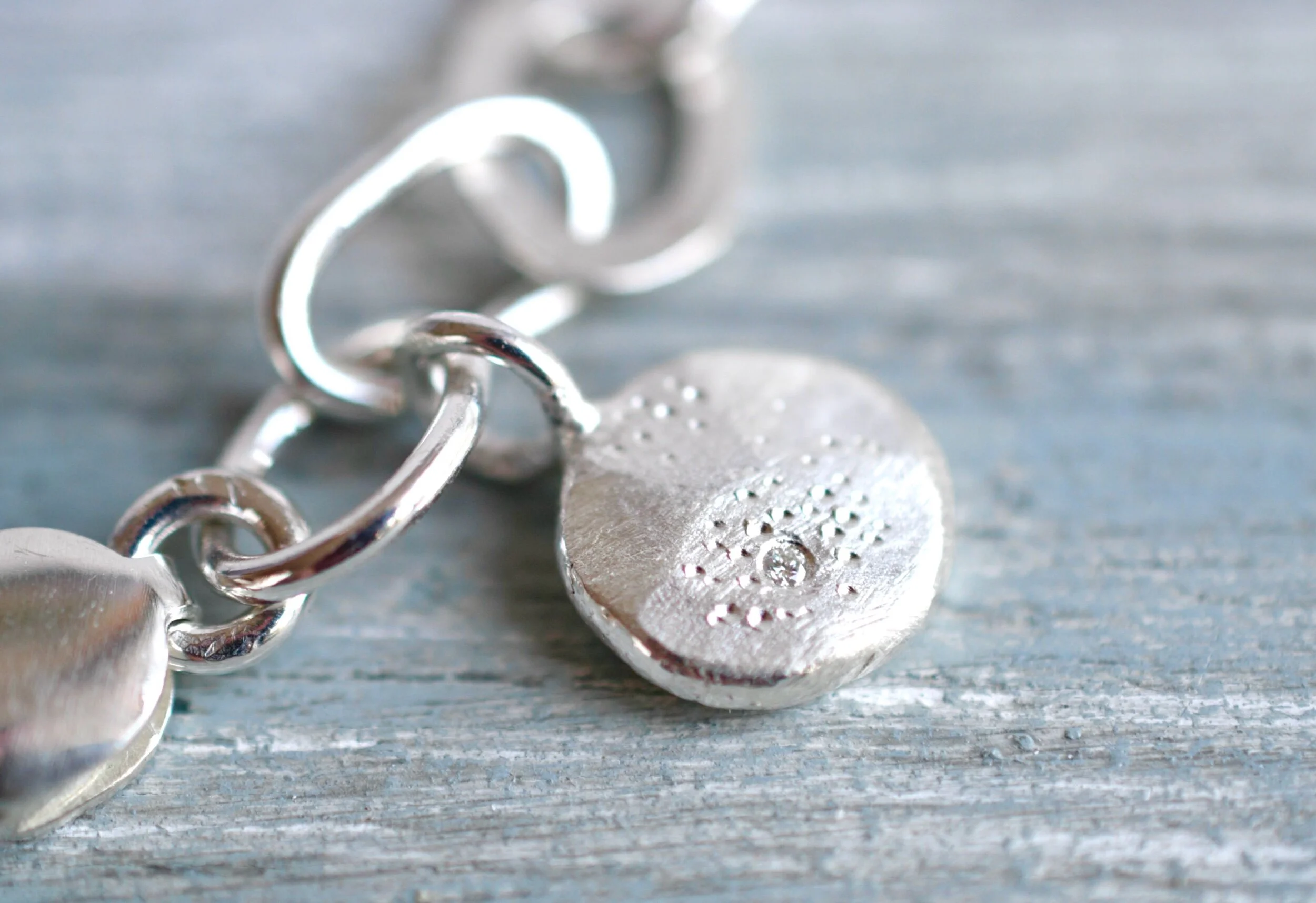 3A452CF0-8E81-44EE-B4DB-8E693A1F5877