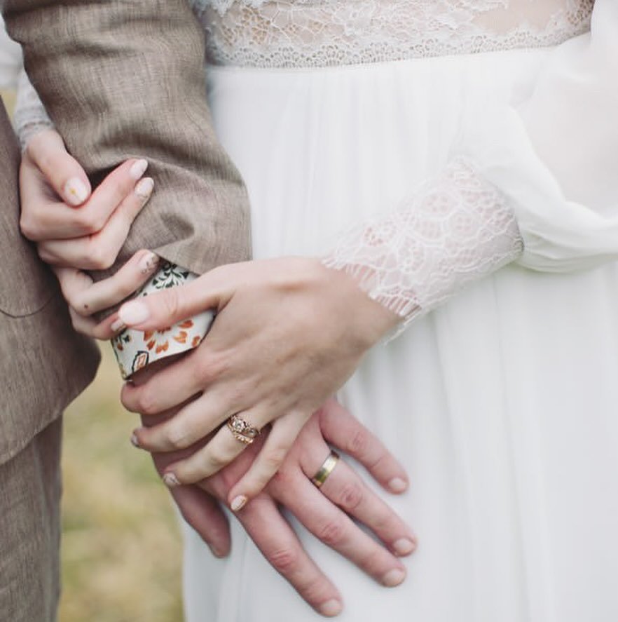 Massive treat to receive these stunning pictures from my clients autumn wedding day featuring their wedding rings made by me. Congratulations M &amp; H! I&rsquo;m sure you had the best day 🥂 
.
.
#weddingday #alternativebride #weddingrings #handmade