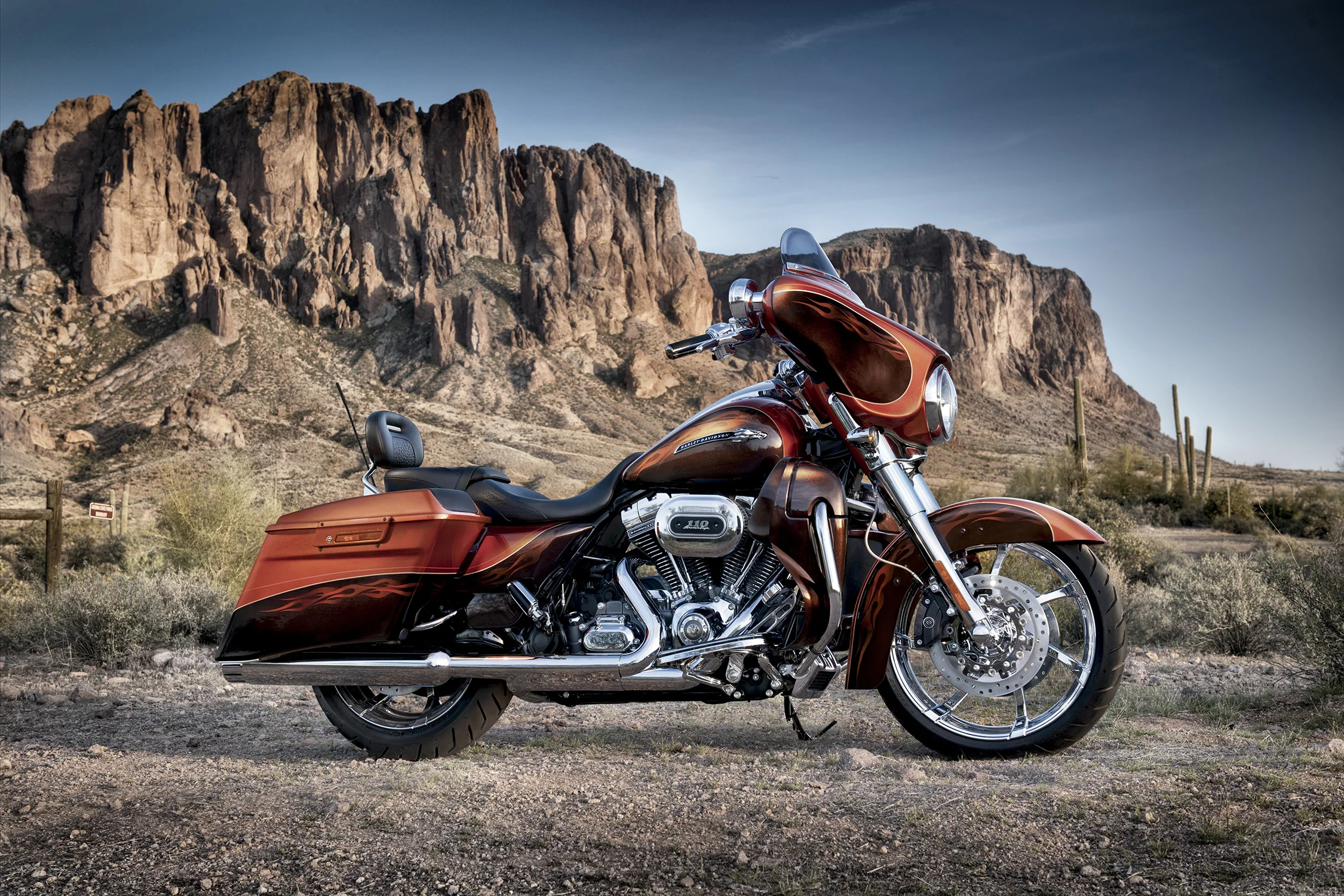 CVO_StreetGlide_LOC_CV12_Snap_FN.jpg