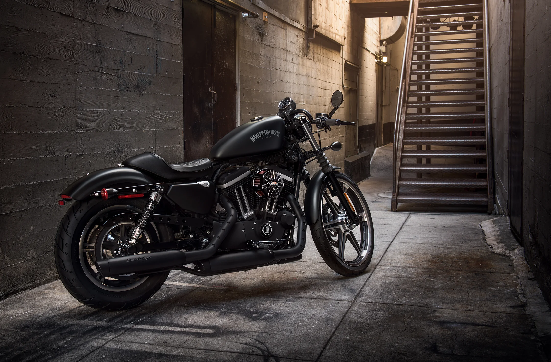 XL883N_Iron883_LOC_SP15.jpg