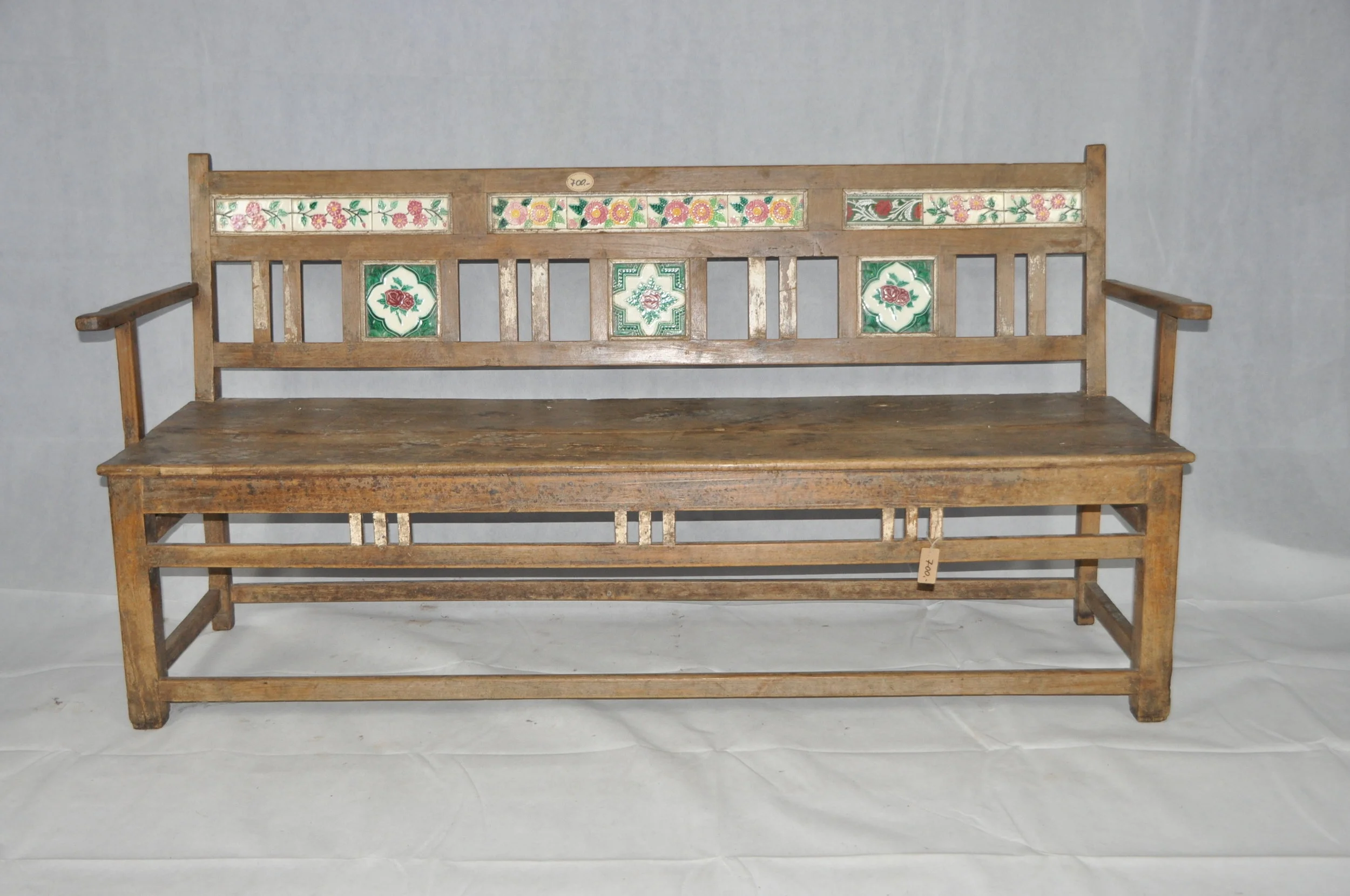 Teakbank mit Kacheln