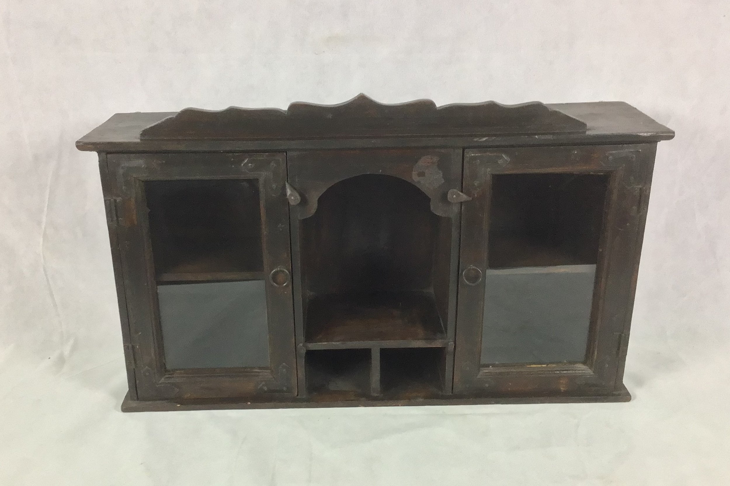 Vitrinenschränkchen