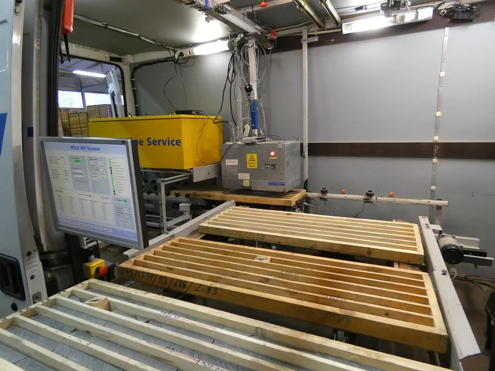 Scanmobile coretrays on feedtable.jpg