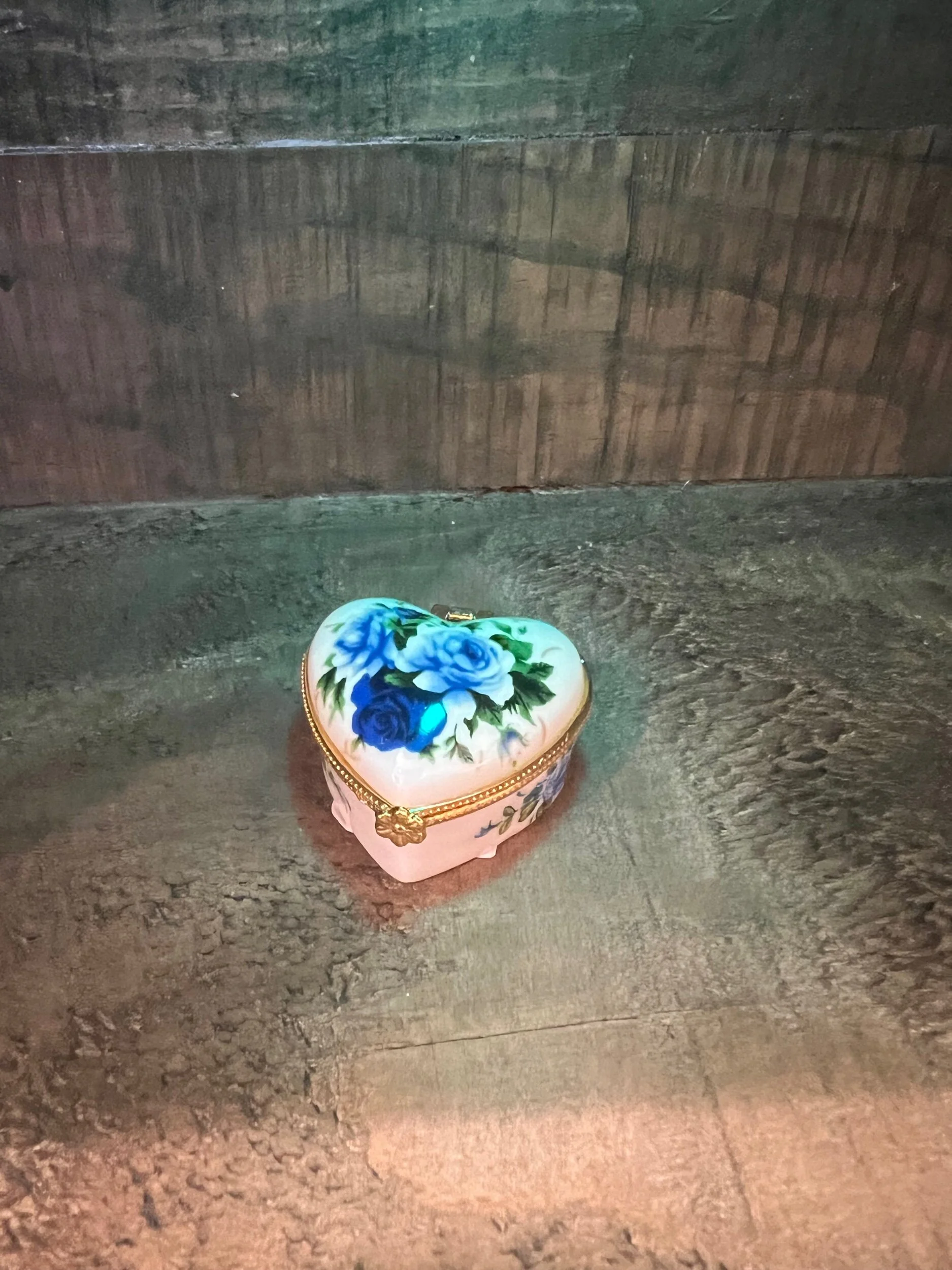 CFD9686F-EBAE-448C-874B-523508B2A828