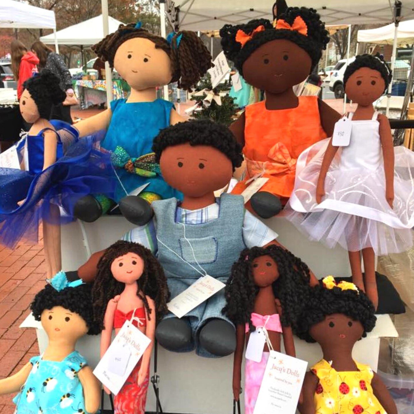 𝕍𝕖𝕟𝕕𝕠𝕣 𝕊𝕡𝕠𝕥𝕝𝕚𝕘𝕙𝕥✨

Jacq's Dolls creates lovingly handmade dolls in a wide range of skintones, perfect for any little one who wants their own mini-me. She will also be selling original quilted artwork and prints of her work at the festi