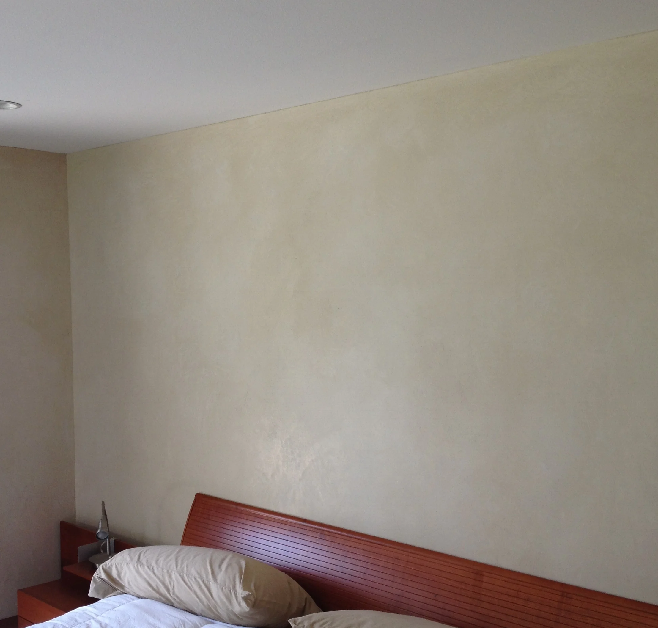  Subtle color variation 