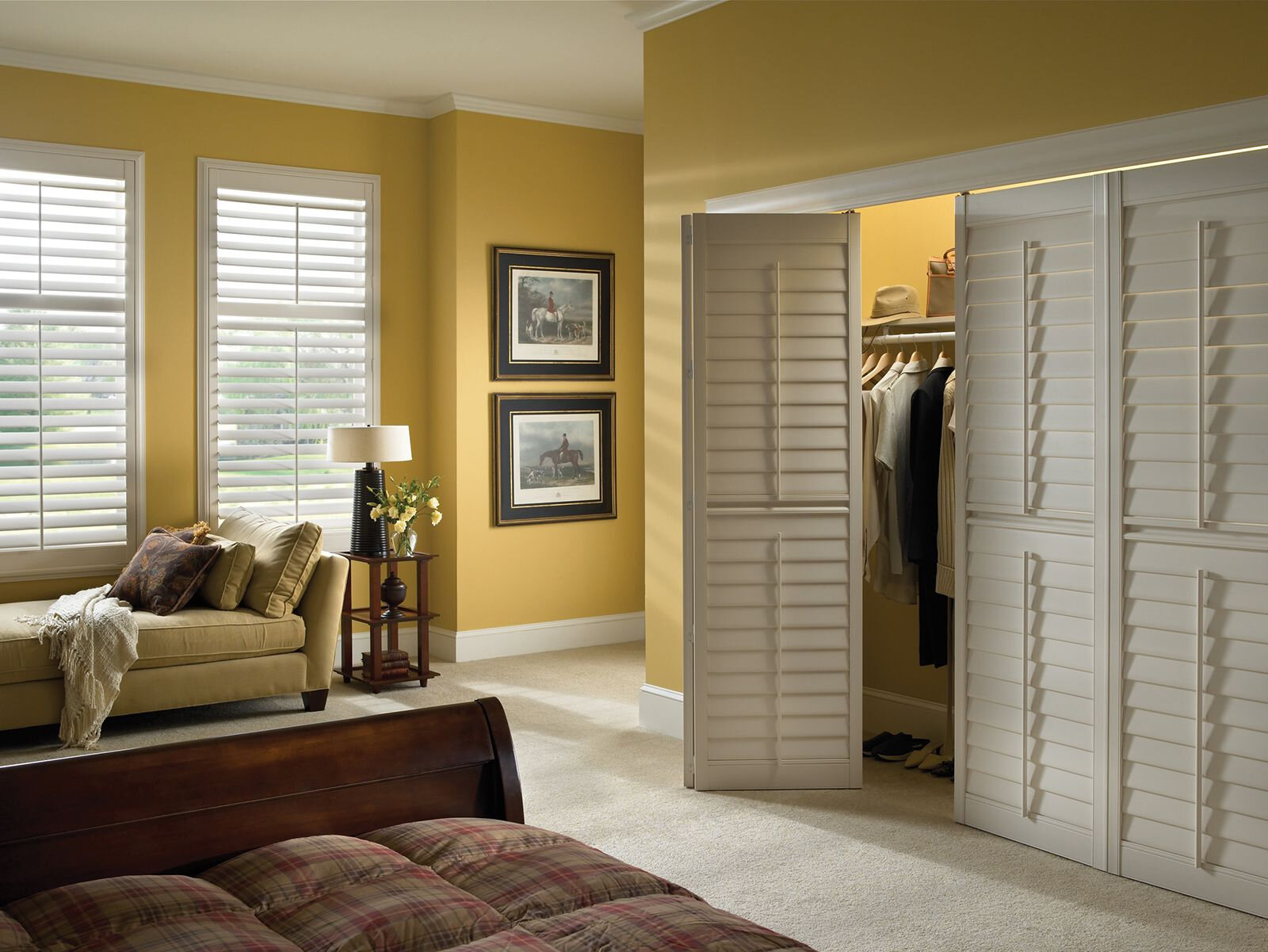 Pearl • Bi-fold closet doors • 3½ inch louver • Trim Frame • Deluxe Divider Rail • Tilt Bar