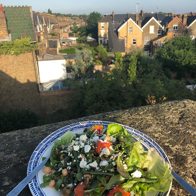 First dinner on the roof this summer - a total fridge raid salad but sunny all the same ☀️ First of many 🤞

#rooftops #summer #fridgeraid #salad #easydinner #sunset #london #stroudgreen #n4