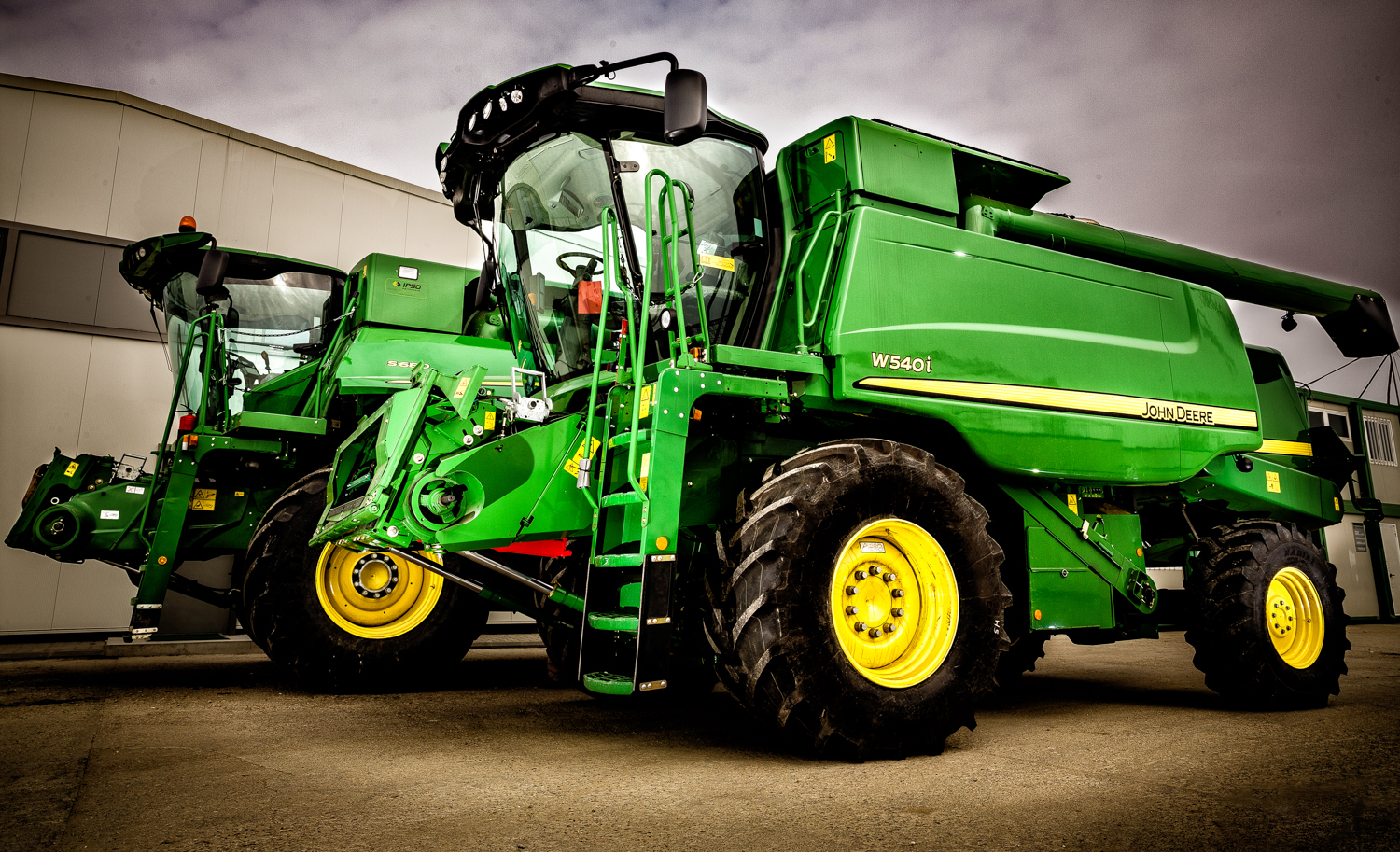 portofoliu-fotograf-profesionist-nunta-Dinu-Savopol-Photography-John Deere Romania.jpg